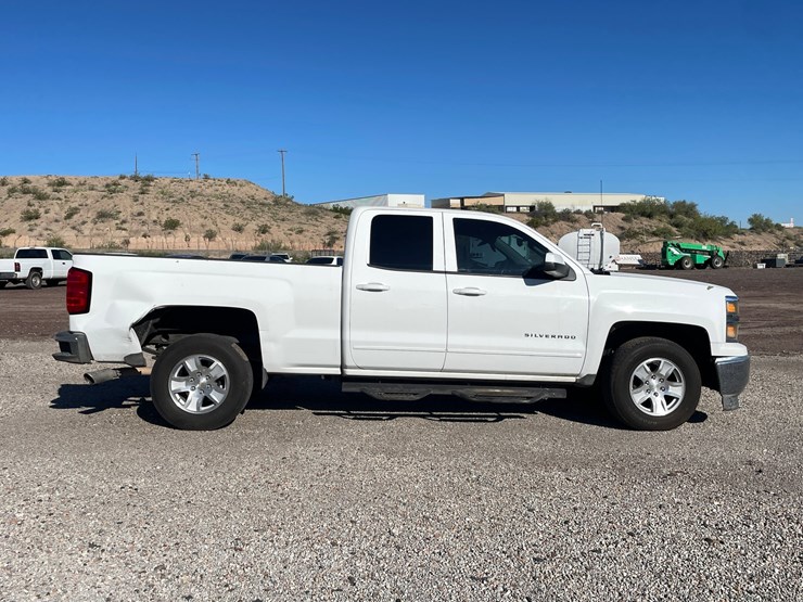 #2754-•-2015-chevrolet-silverado-(title-in-delay)-image-4