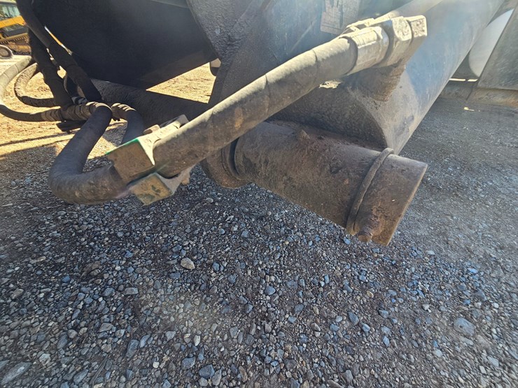 2007-mack-cl713-image-92