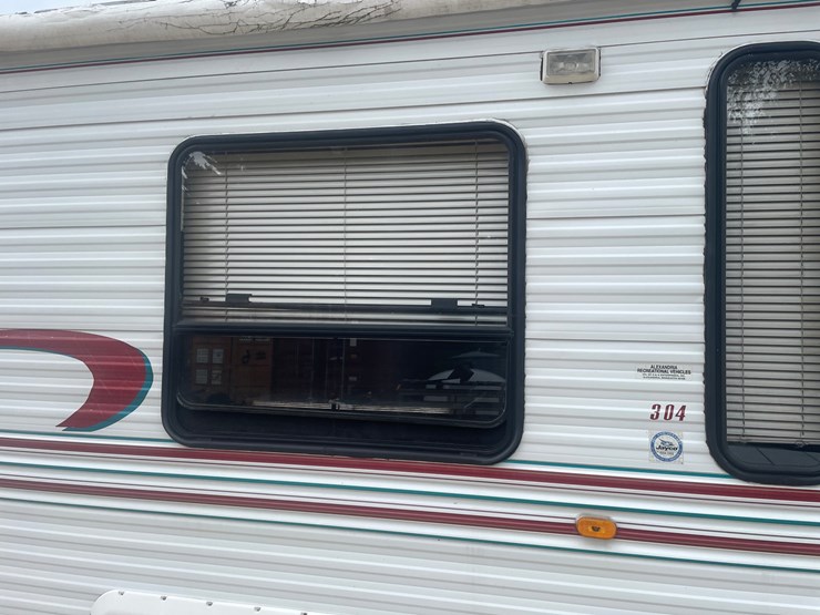 #1276-•-1998-jayco-eagle-304-camper-(has-mn-title)-image-18