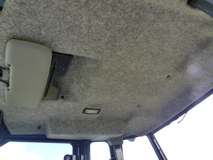 2015-deere-410l-image-23