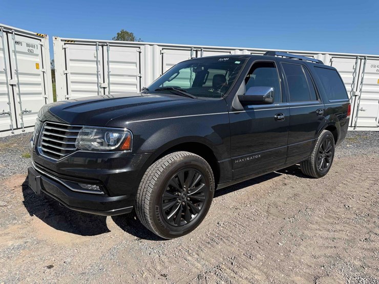2015-lincoln-navigator-image-1