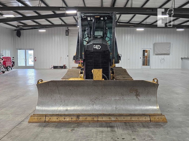 2021-caterpillar-d2-image-7