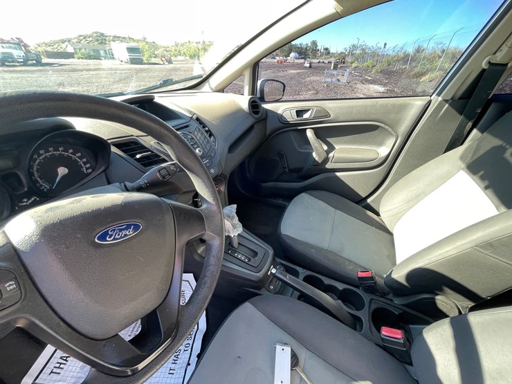 #2761-•-2016-ford-fiesta-passenger-car-(title-in-delay)-image-24