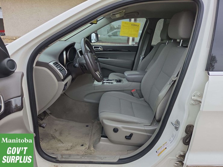 2011-jeep-grand-cherokee-image-16