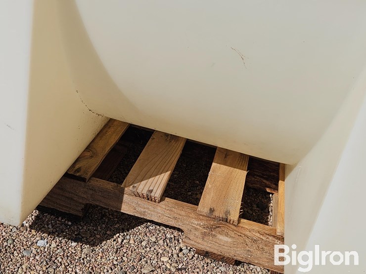 snyder-720-gal-poly-liquid-fertilizer-tank-image-15