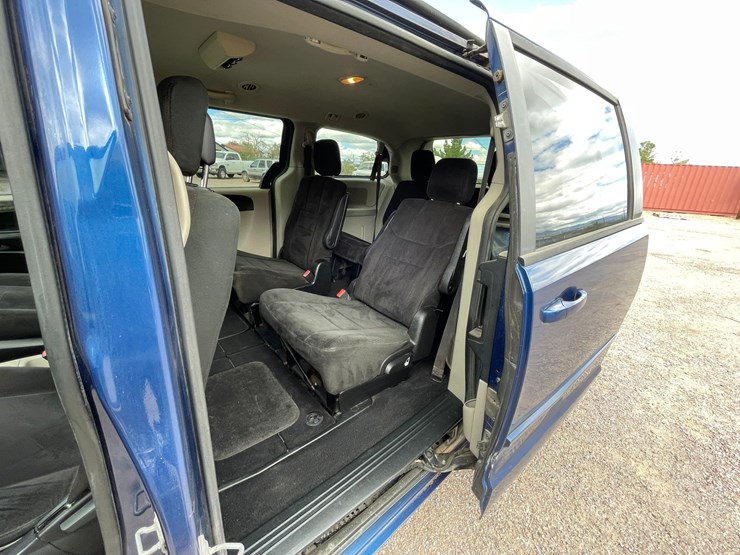 2011-dodge-grand-caravan-image-51