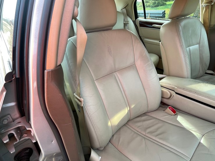 #201-•-2005-lincoln-town-car-(has-wi-title)-image-80