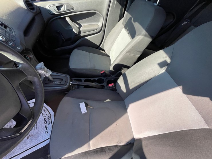 #2761-•-2016-ford-fiesta-passenger-car-(title-in-delay)-image-27