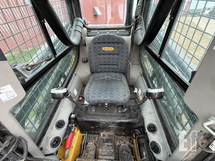new-holland-l220-image-9