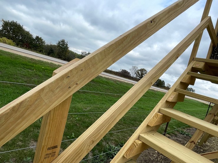 #1281-•-6'-x-6'-deer-blind-on-tower-with-steps-image-19