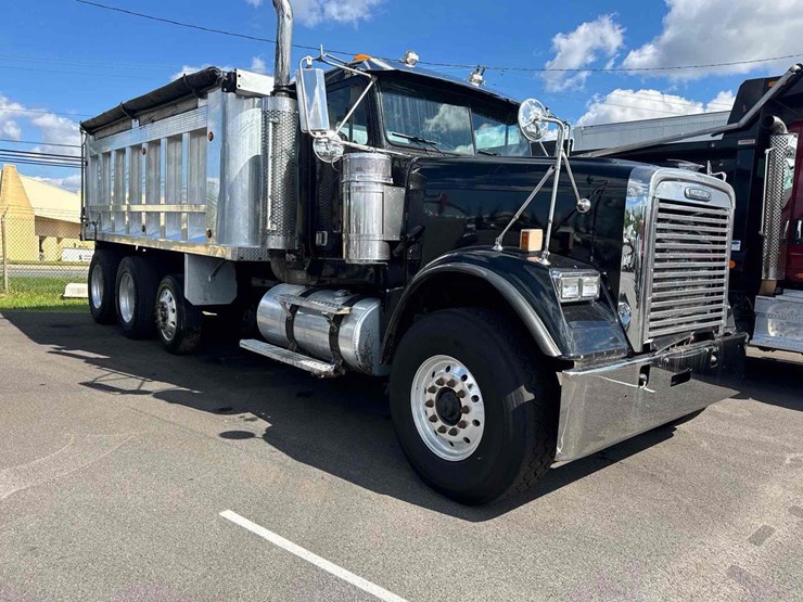 2006-freightliner-tri-axle-dump-image-1
