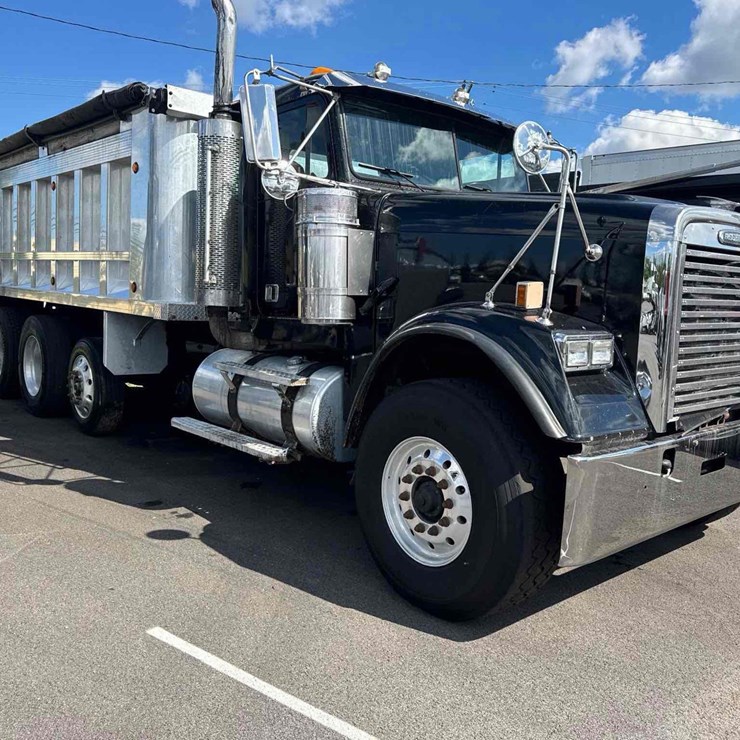 2006 Freightliner Tri Axle Dump