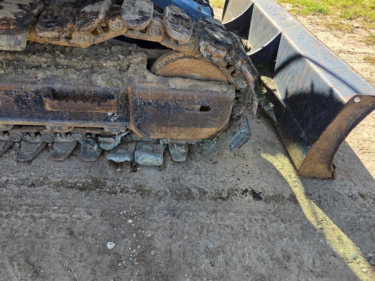 2011-deere-135d-image-45