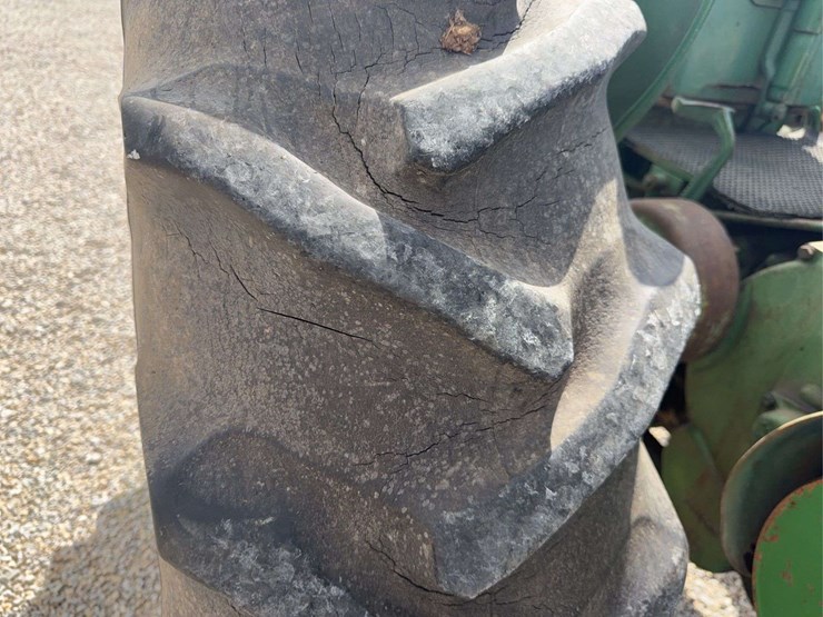 john-deere-720-image-19