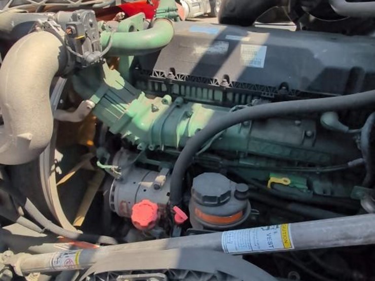 2018-volvo-10-image-29
