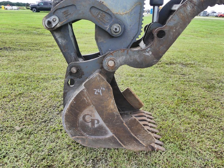 2015-deere-410l-image-16