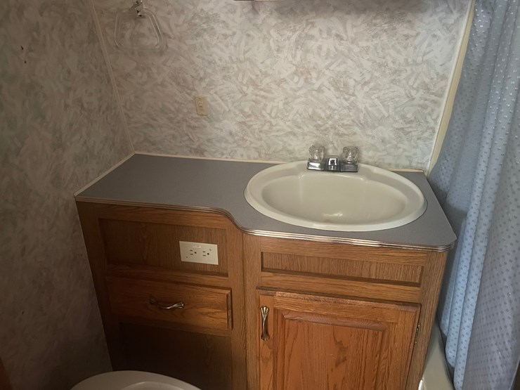#1276-•-1998-jayco-eagle-304-camper-(has-mn-title)-image-98