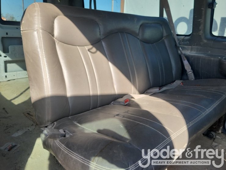 2005-chevrolet-3500-image-31