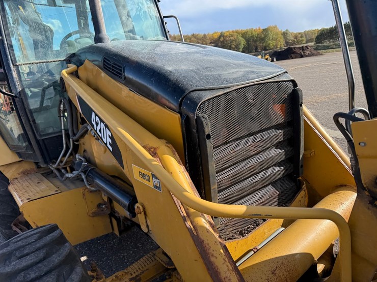 caterpillar-420e-image-31