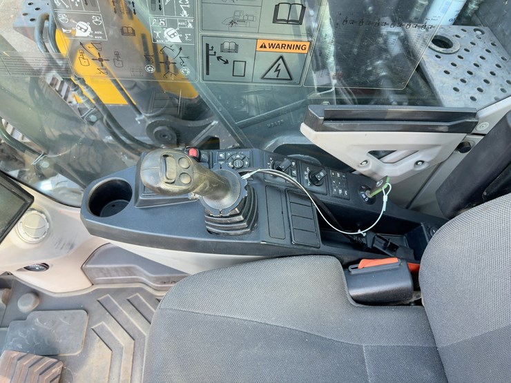 2019-volvo-ecr145el-image-40