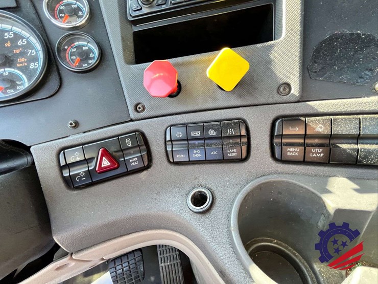 2017-freightliner-cascadia-t/a-truck-tractor-image-73