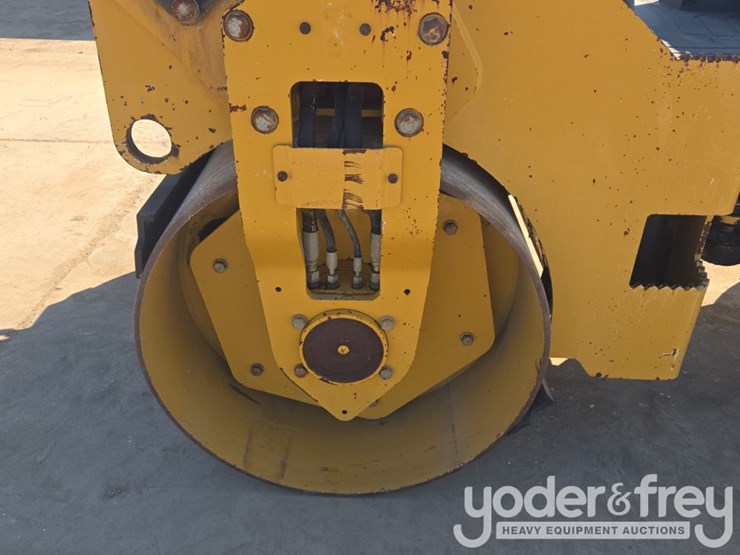 2018-caterpillar-cb34b-image-12