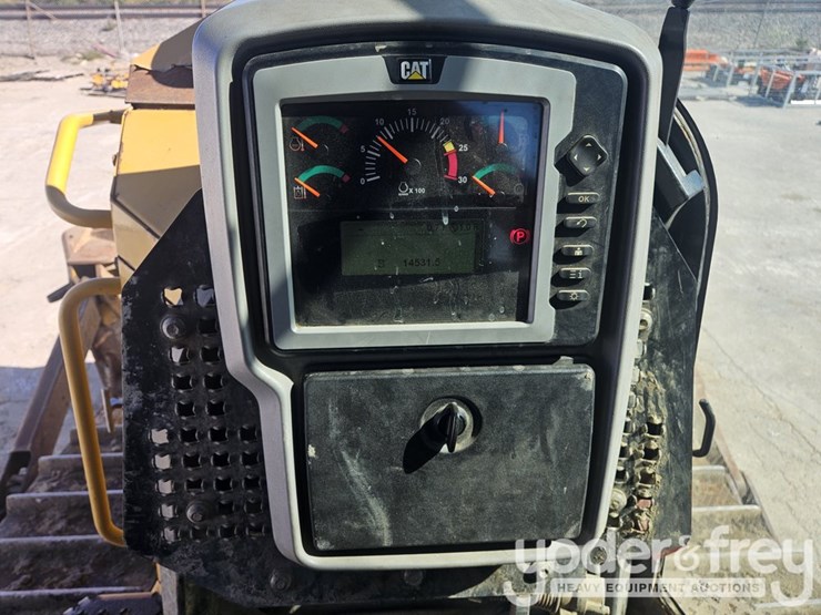 2010-caterpillar-d7e-image-36