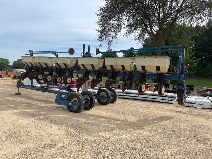 #1275-•-kinze-12'-corn-planter-image-3