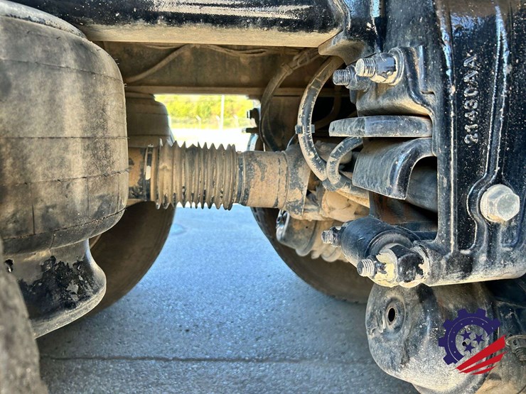 2020-peterbilt-567-image-96