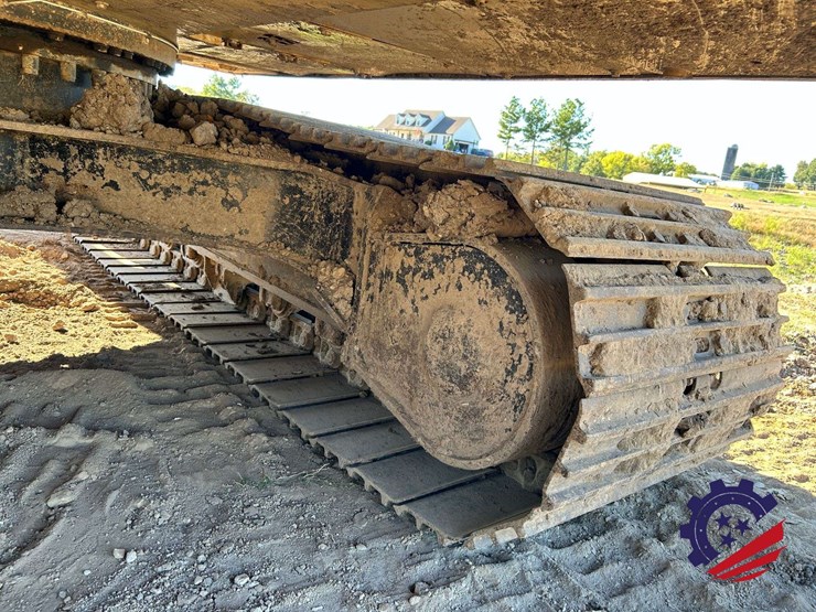 2018-caterpillar-320-image-43