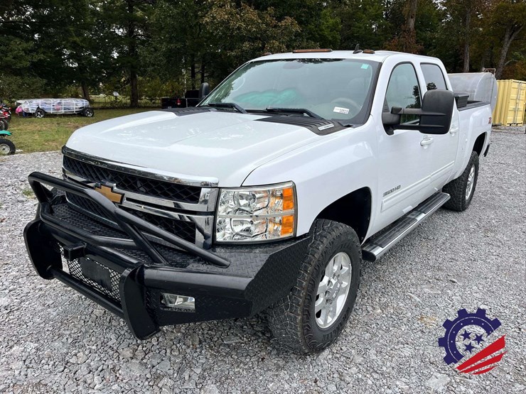 2013-chevrolet-silverado-z71-/-4x4-/-3500hd-pickup-image-14
