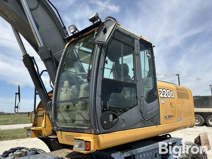2011-deere-220dw-image-13