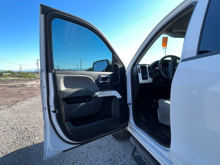 #2754-•-2015-chevrolet-silverado-(title-in-delay)-image-27