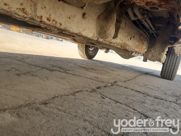 2005-chevrolet-3500-image-21