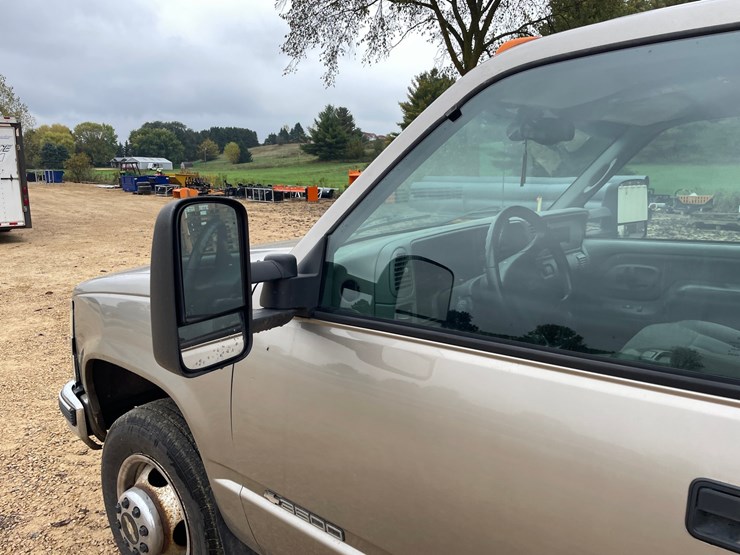2000-chevrolet-silverado-3500-image-38