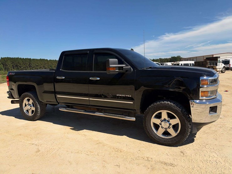 2015-chevrolet-silverado-2500-image-4