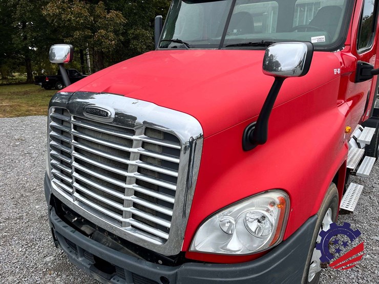 2014-freightliner-cascadia-t/a-truck-tractor-image-21