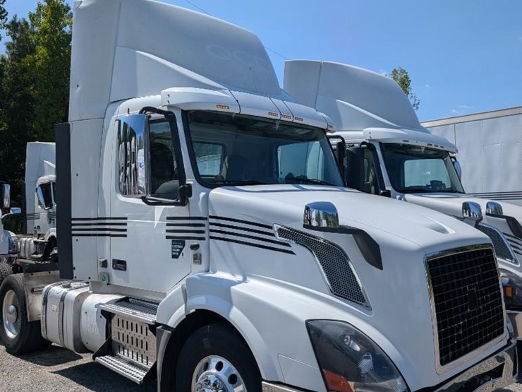 2017-volvo-vnl-t/a-day-cab,-volvo-engine-d13-425-h.p.,-odometer-reading-(miles)-823485,-volvo-i-image-5