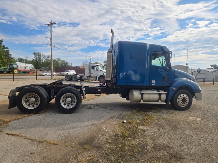 2006-freightliner-columbia-120-image-16