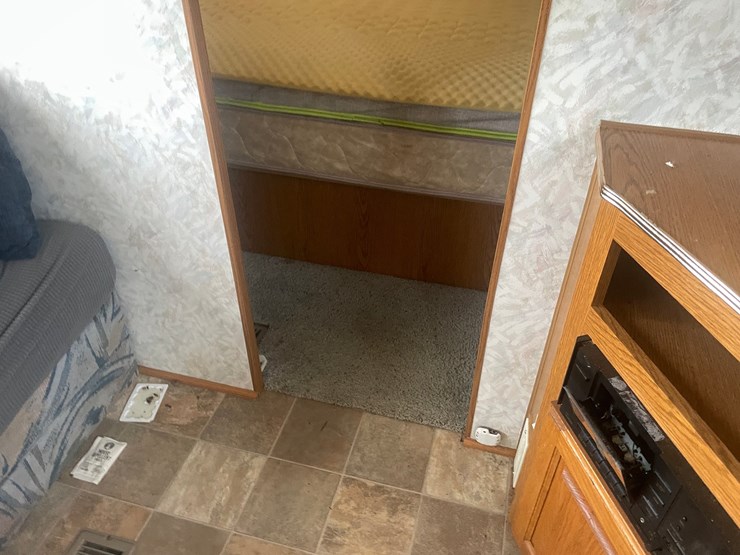 #1276-•-1998-jayco-eagle-304-camper-(has-mn-title)-image-65
