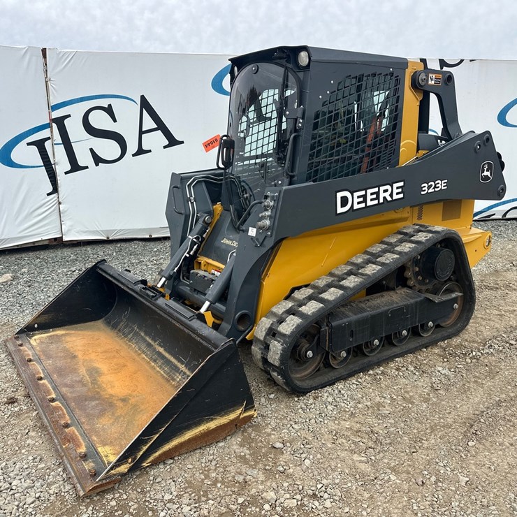 2018 DEERE 323E