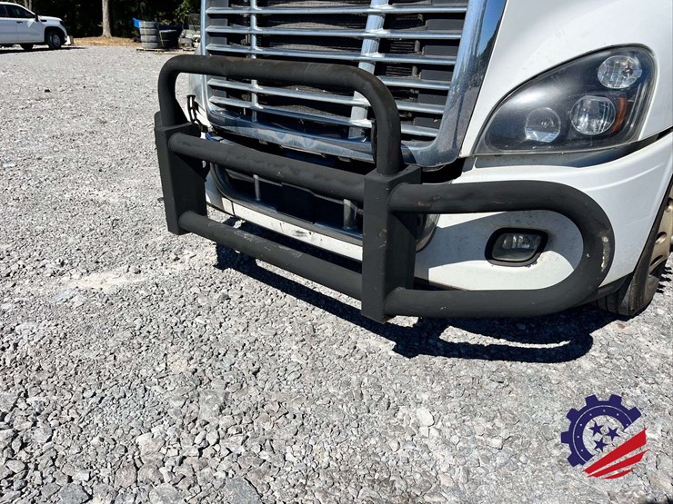 2018-freightliner-cascadia-t/a-truck-tractor-image-17