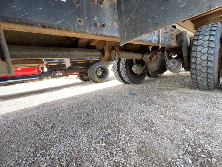 2007-freightliner-m2-business-class-image-13