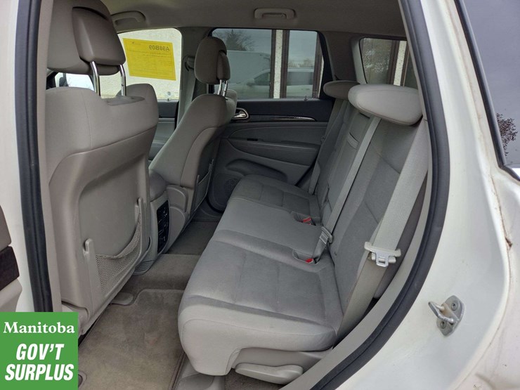 2011-jeep-grand-cherokee-image-24