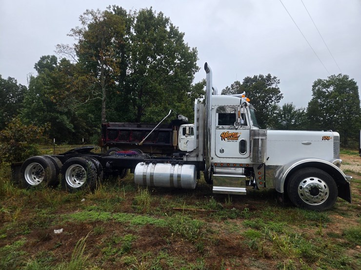 2000-peterbilt-379-image-14