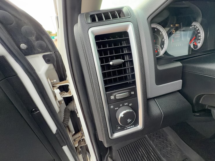 2014-dodge-1500-image-35