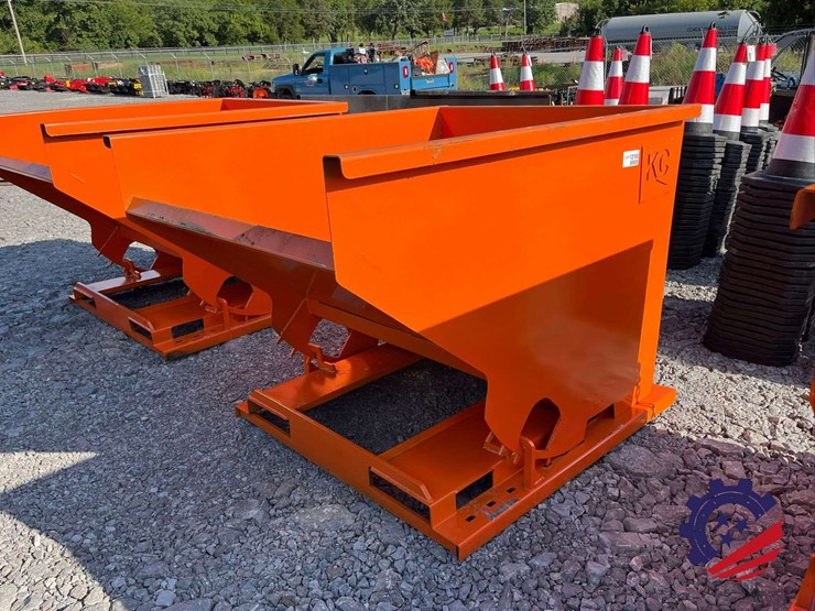 2.0-cy.-self-dumping-hopper-with-fork-pockets-image-1