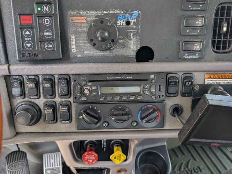2011-peterbilt-386-image-22