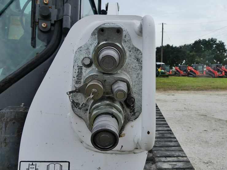 2021-bobcat-t740-image-10