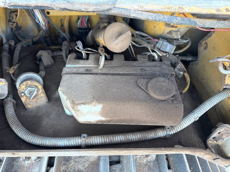 2005-caterpillar-d6n-lgp-image-36